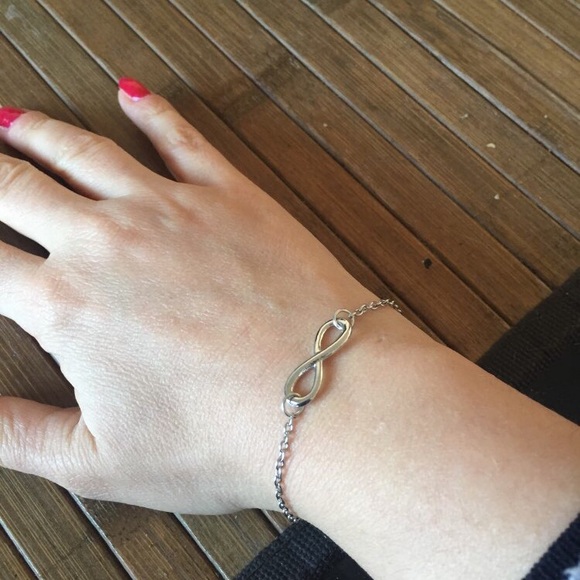 LAST ONE❗️Infinity Love Bracelet in Silver - Picture 2 of 5